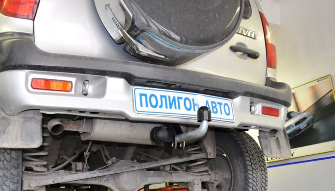 Фаркоп Chevrolet Niva 2002-2010- з'ємний на гвинтах Poligon-auto, Серебристий