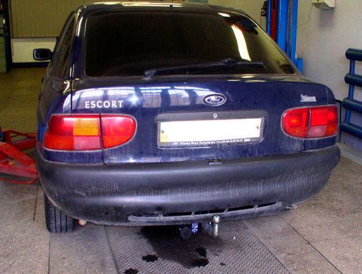 Фаркоп Ford Escort(5 дв. Хетчбек) 1995-1999 з'ємний на гвинтах Poligon-auto, Серебристий