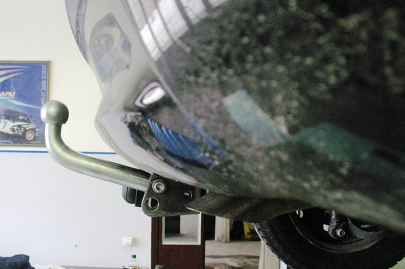 Фаркоп Hyundai Accent III (купе) 2006-2010 съемный на болтах Poligon-auto, Серебристий